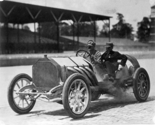 Louis Chevrolet za volanom dirkalnika znamke Buick (1910)