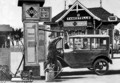 Aralov bencinski servis leta 1924.