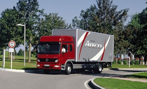 25. obletnica tovornjaka Mercedes-Benz Atego: Tako vsestranski, da je kos vsem nalogam  v dostavnem prometu