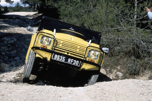 Citroën Mehari: Pod granitnimi kockami je plaža … in Méhari!