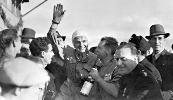 Gigi Villoresi leta 1940 po zmagi na dirki Targa Florio
