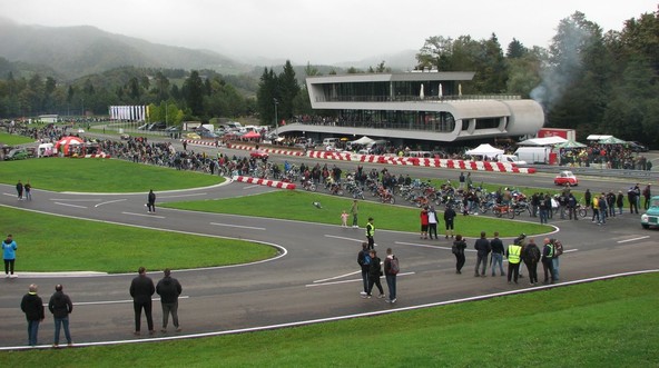 25 let SVAMZ: Obletnica v znamenju praznovanja in novega svetovnega rekorda 