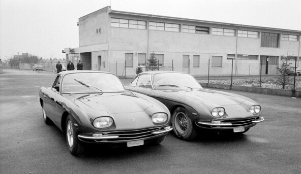 Lamborghini 350 GT (levo) in 400 GT 2+2 (desno)
