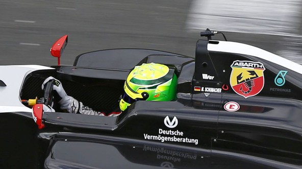 ADAC Formel 4 powered by Abarth: “Mali” Schumacher navdušil na prvi dirki