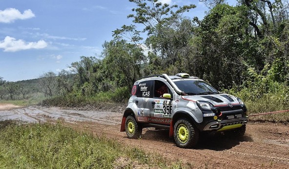 Fiat Panda osvojila puščavo: Panda je postavila mejnik v zgodovini rallyja Dakar