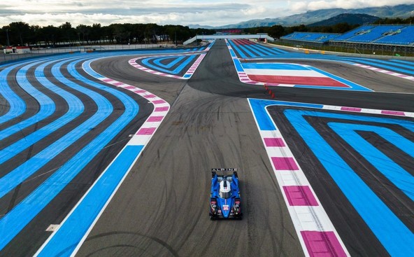 ALPINE A480 : V »PISARNI« DIRKAČEV