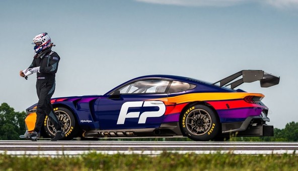 FORD V LE MANSU: FORD PREDSTAVLJA MUSTANGA GT3