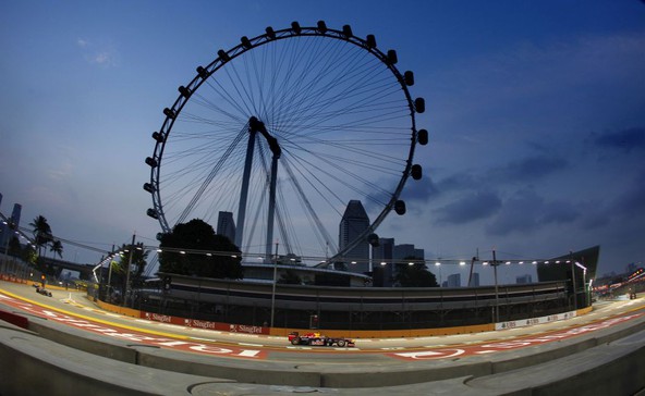 Formula 1: Bo dirka v Singapurju zaradi smoga odpovedana?