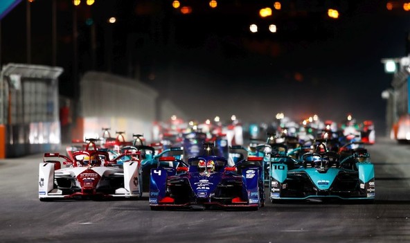 Naelektrena razburljivost: Od »letečih sesalcev« do svetovnega prvenstva