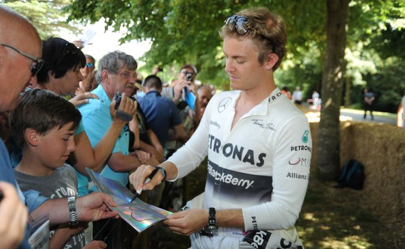 Formula 1: Mercedes spet “zafrknil” Rosberga