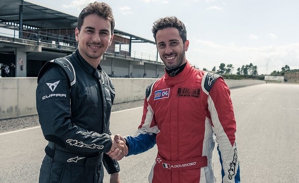Avtomobilska dirkača za en dan: Dovizioso in Lorenzo za volanom vozila CUPRA TCR