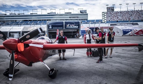 Red Bull Air Race finale: Kvalifikacije v Las Vegasu odpihnil puščavski vihar