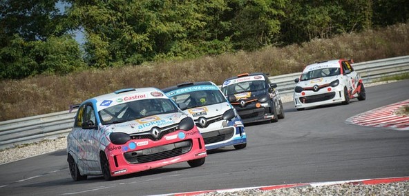 Sestavimo dirkalnega Twinga: Kako privlačno se sliši ideja skupinske izdelave in uporabe pravega dirkalnika?