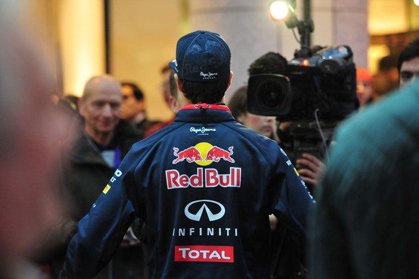 Formula 1: Ricciardo upa na “magičen gumb”