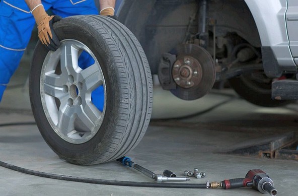 Državno tekmovanje v najhitrejši menjavi pnevmatik: TYRE CHALLENGE – kdo bo najhitreje zamenjal gumo na avtu?